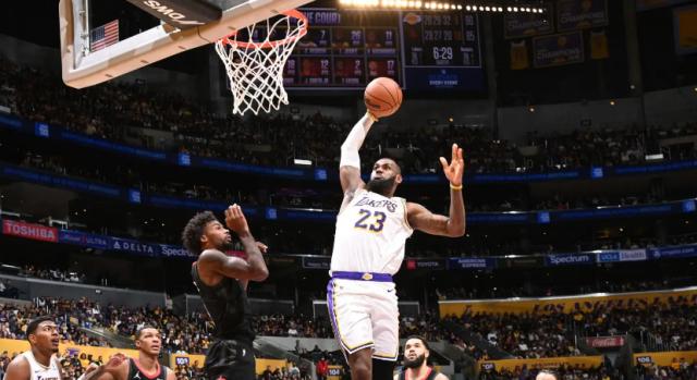 kaiyun-对抗时光的男人！詹皇再刷21季纪录：劈扣+罚球绝杀