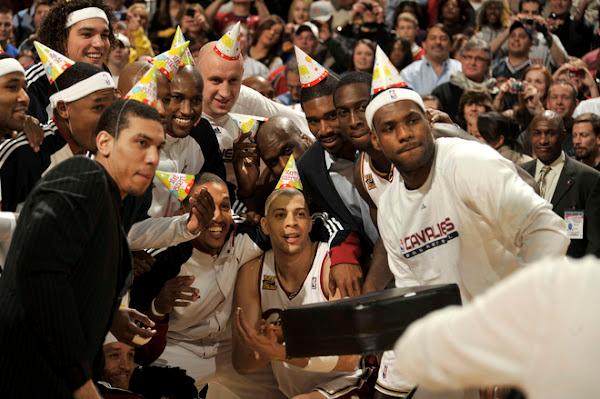 开云官网-湖人管理层为何选择躺平？詹姆斯需要向现实低头