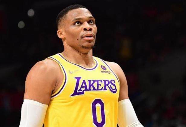 kaiyun-湖人投射短板仍未解决 名记：佩林卡只有20场容错